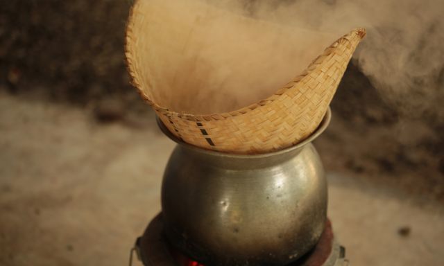 Looking for the perfect sticky rice steamer? Our complete guide covers everything from selection to maintenance, plus expert cooking tips for restaurant-quality results at home.